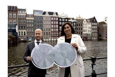 Nu verkrijgbaar: nieuwe herdenkingsmunt voor 750 jaar Amsterdam